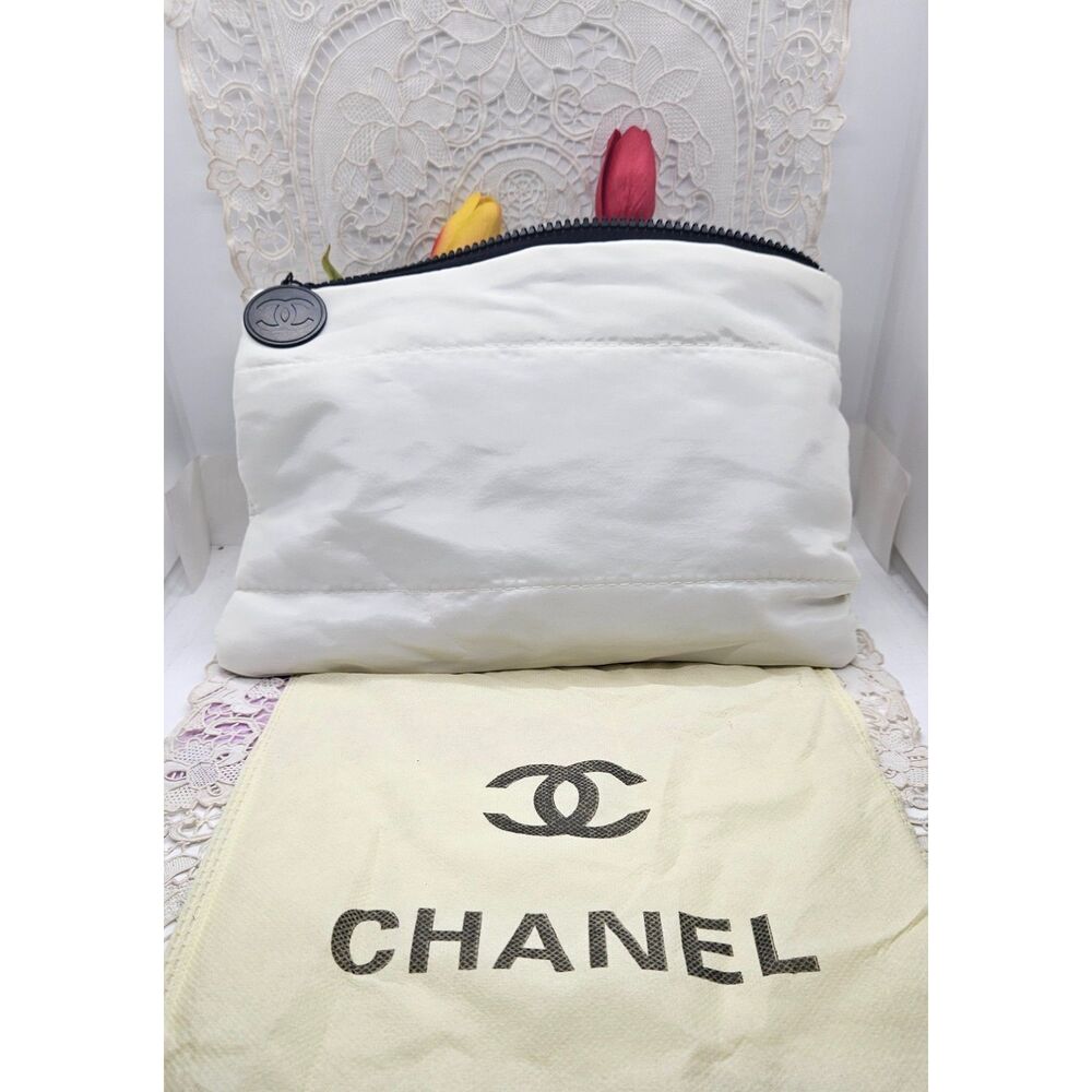 CHANEL CLEANSERS X2 IN MAKEUP BAG NIB - Picture 8 of 9